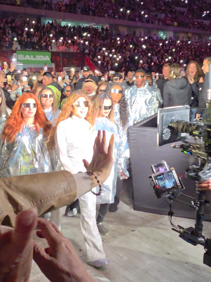 #shakira #susydiaz  #lima #shakiraperu #caminaconlaloba 