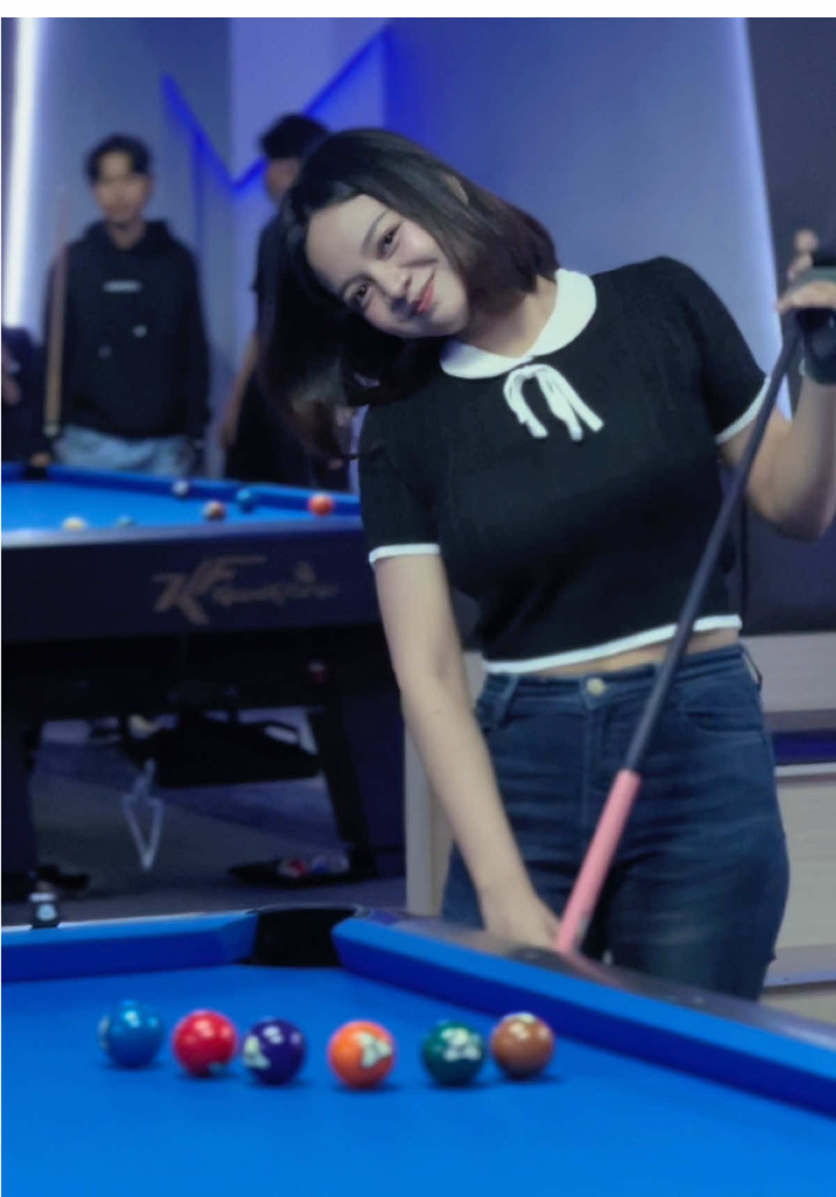 Seneng deh kalo bolanya terbang wkwkwk #billiards #billiard #billiardindonesia #cewekbilliard #trickshot 