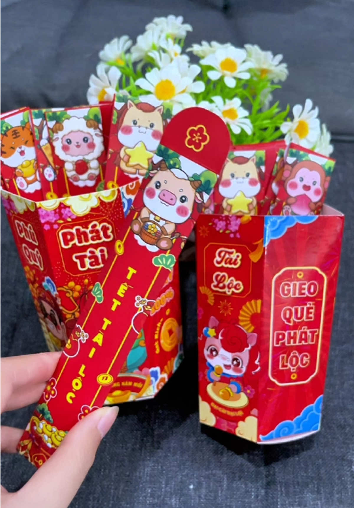 Mẫu mới bao lì xì năm nay đẹp quá, chọn sớm để có được mẫu đẹp nha #baolixi #baolixitet #baolixidep #lixigieoque #fyp 