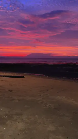 Lúc ta không kì vọng nhất lại là lúc mọi thứ thuận lợi nhất. Khi đầy đủ nhân duyên cái gì đến nó sẽ đến, không cần nôn nóng. Khi hết bụi trong mắt, tự khắc sẽ thấy rõ đường đi.