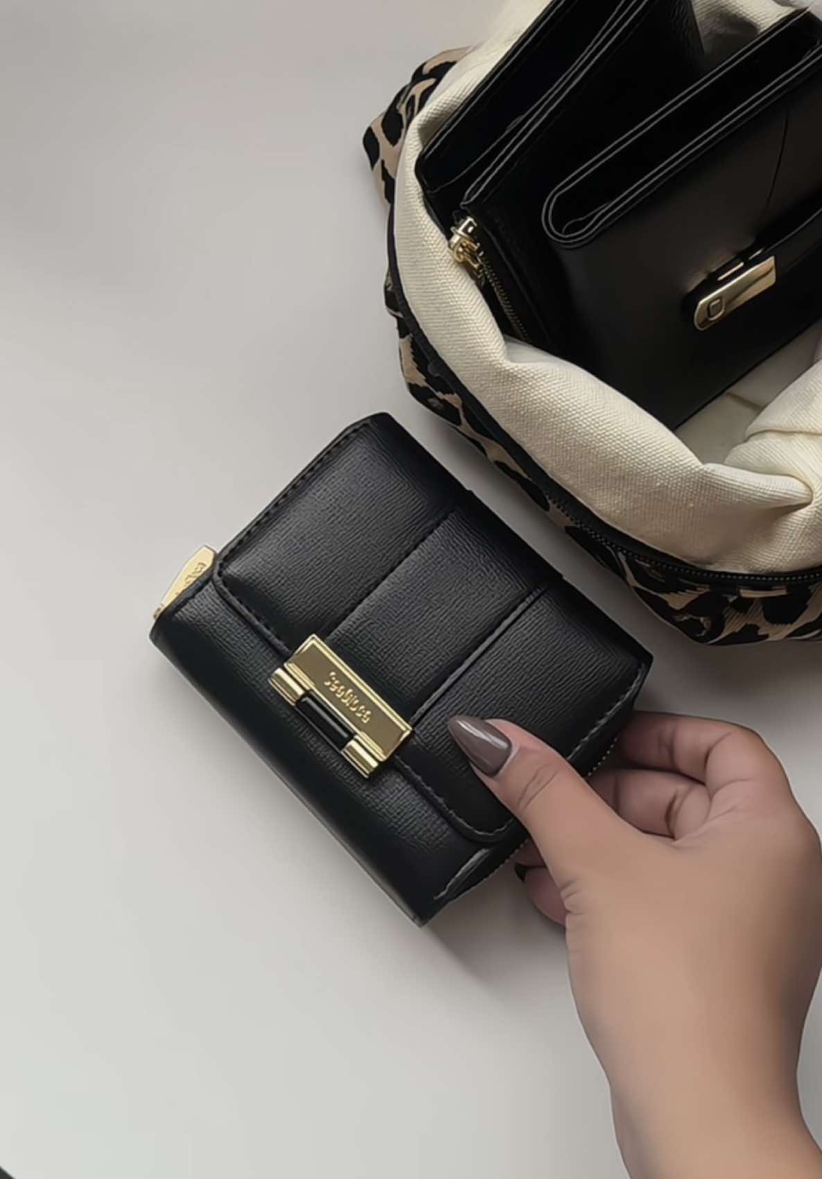 GIRL THIS WALLET IS TOP TIER FR #wallet #walletforwomen #seagloca #walletcard #blackwallet 