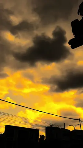 إذا استجاب الله لدعائي، فأنا سعيد. ولكن إذا لم يستجب الله لدعائي، فأنا أسعد. لأن الأول خياري، والثاني خياره. Jika Allah mengabulkan do'aku, maka aku berbahagia. Tapi jika Allah tidak mengabulkan do'aku, maka aku lebih bahagia. Karena yang pertama pilihanku, tapi yang kedua adalah pilihan-Nya. #arabicqoutes #katakataarab #soundarabic #bismillahfyp 