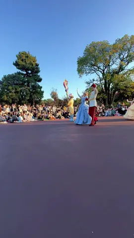 このアラジンを超えるものはなくない？ってくらいカッコ良すぎた🥲💕 ぜひ最後まで見て欲しい！！！ （声うるさいですが笑） #disney #disneyland #ディズニー #ディズニーランド #アラジン #ハーモニーインカラー 