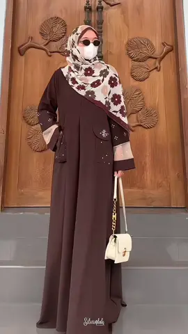 Abaya ghina kombinasi manik 🤎🫶🏻 . . #abayaviral  #abayaremaja  #abayastyle  #ootdsyari  #abayalebaran 
