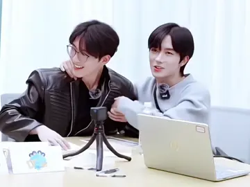 Em bơ anhhhh, hỏoooo, em hổng có nghe, e đây mòa ... Tiên sư mấy anh giai yêu nhau sao à đáng yêu thế huhu. #kipukaqiu #eliothuang #khaudinhkiet #hoangtinh #desiretheseries 