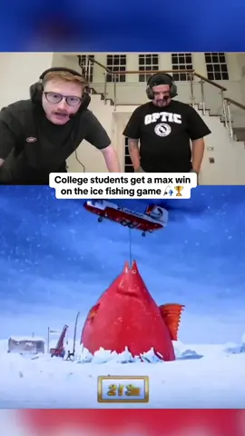 College students get a max win on the ice fishing game 🎣🏆 #kickstreaming 