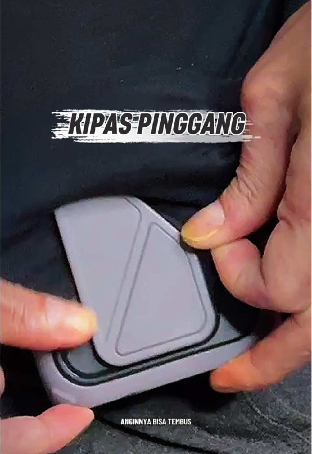 Gerah? pakai Kipas pinggang Jamay F15 aja, cocok buat yg kerja di outdoor, naik motor atau olahraga, anginnya kencang, batteri awet 8000mah bisa dipakai berjam jam, ada powerbank dan senter jg, paket lengkap!  #kipaspinggang #kipasportable #kipasmini #kipasturbo #kipasjamayf15 