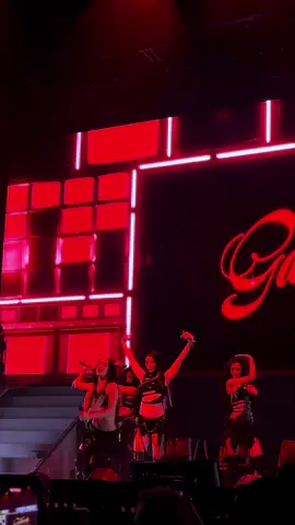 Gabriela dance break by @KATSEYE #katseye #eyekons #beautifulchaos #beautifulchaostour 