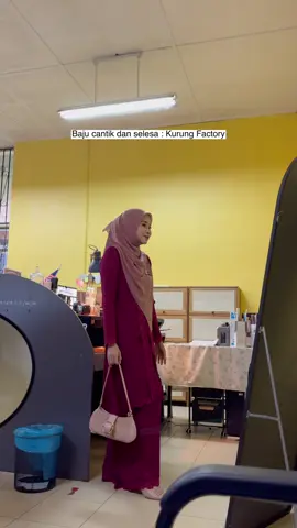 Replying to @haslina_zainal signature @Kurung Factory memang minimal, less, simple dan selesaaa. Macam yang ni. 😍  P/S : Saya 156cm/48kg, pakai XS.