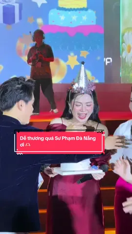 Đêm qua người hạnh phúc nhất là tôi! Cảm ơn tình cảm của Đại học Sư Phạm Đà Nẵng ạ! #UED #NguyenDuyenQuynh #tiktokviral #happybirthday 