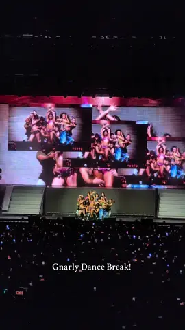 100/10 dance break 🙂‍↕️ #katseye #concert #beautifulchaostour #minneapolis 