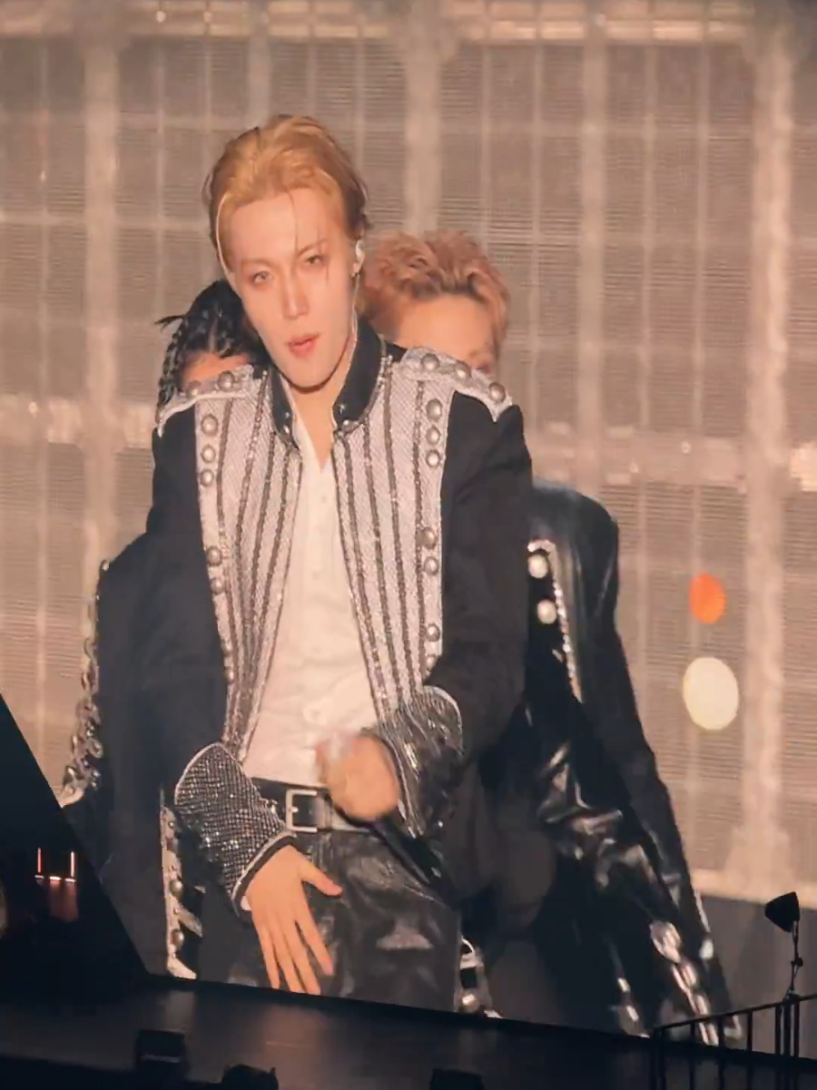 Si doyoung sengaja banget nunjukin gambar bibir itu😭😭 #treasure #kimdoyoung 