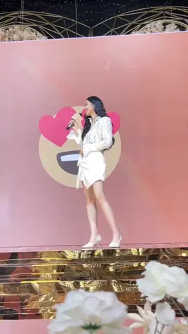 I really love her voice🤍🍮👻#linglingkwong #ormkornnaphat #lingorm 