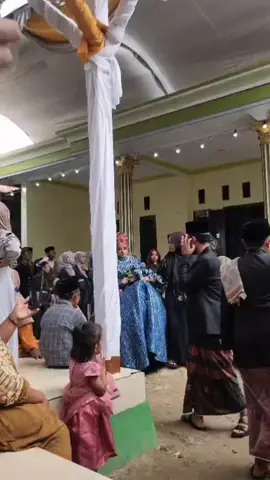 senangxa ddampingi sang idola. dan d iringi sobat karibxa🥹