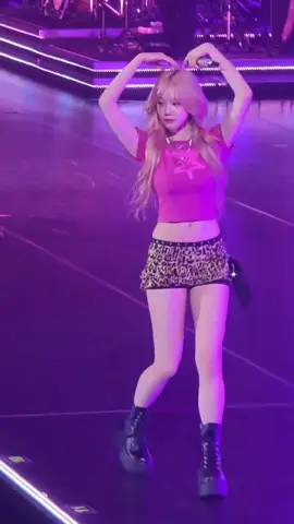 she's so fine, pinkyie💗🤏🏻 Baemon fan concert in Chiba day 2 #pharita #babymonster #lovemonster #베이비몬스터 #fyp 