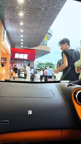 Vào khoảnh khắc đó, tôi đã hiểu được cảm giác của một người trẻ đầy triển vọng.#Lamborghini 