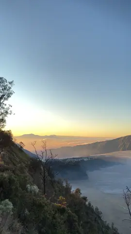 bromo pagi itu😍😍💜