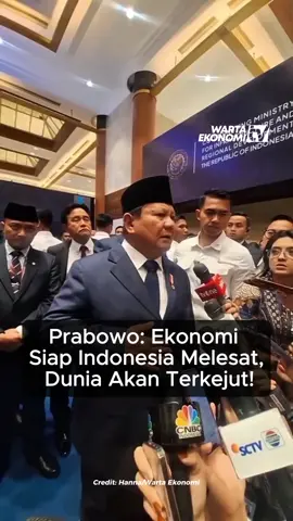 Presiden Republik Indonesia, Prabowo Subianto, menegaskan bahwa menyampaikan bahwa peningkatan kesejahteraan hakim hanyalah salah satu dari berbagai langkah pembangunan strategis yang tengah dijalankan pemerintah. Selain itu, ia juga menyinggung peresmian kampus baru Universitas Pertahanan yang bertujuan mencetak generasi muda unggul, termasuk para insinyur dan dokter muda yang brilian untuk kepentingan bangsa dan negara. Dengan berbagai upaya tersebut, Presiden menyatakan keyakinannya bahwa pertumbuhan ekonomi Indonesia ke depan akan semakin positif dan mampu mengejutkan banyak pihak di dunia internasional. “Saya percaya pertumbuhan ekonomi kita akan baik. Kita akan bikin kaget banyak orang,” ujar Prabowo saat ditemui awak media di kawasan Senayan, Jakarta Pusat, Kamis (12/6/2025). Video dan Naskah: Hanna #PresidenPrabowo #PertumbuhanEkonomi #EkonomiIndonesia #VisiPrabowo #IndonesiaMaju 