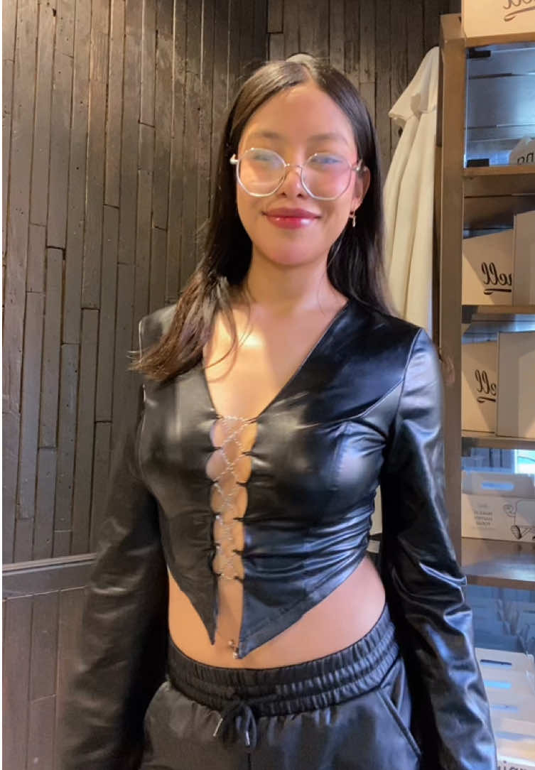 Con esta oufit me siento en matrix jajajaj 💃🏻 #trend #fypシ゚ #viralll #🇧🇷 