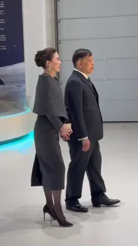 ในหลวง พระราชินี เสด็จเยือมชม 