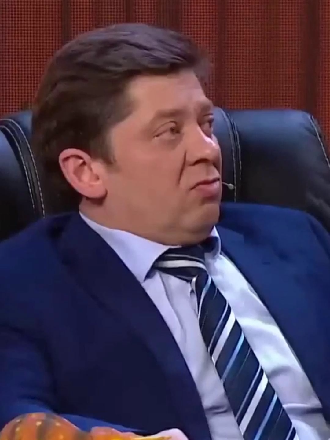 Страус и шапка  неожиданный поворот#страус #шапка #смешно #смешнодослез #юмор #уральские_пельмени