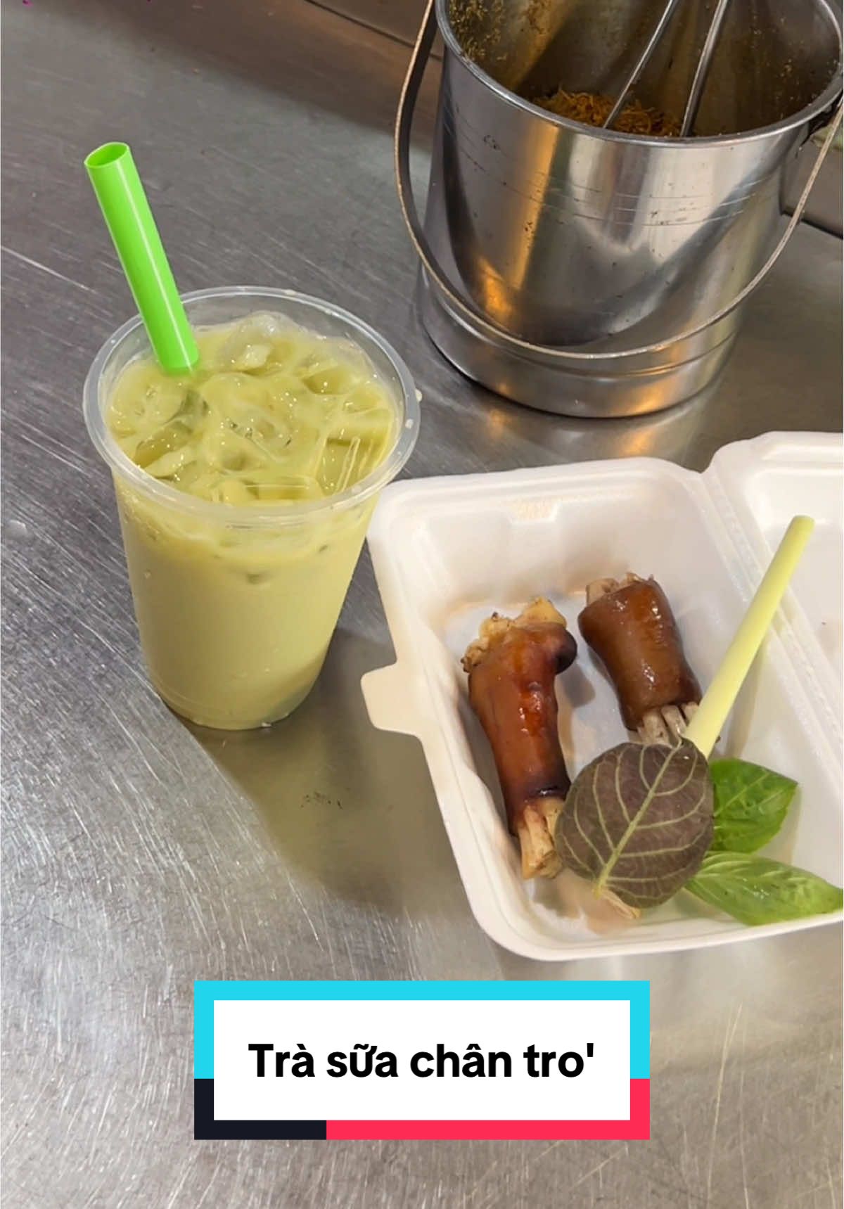 Còn nhỏ uống trà sữa trân châu, trưởng thành rồi uống trà sữa chân cho' 😅😅😅 giòn lắm #xuhuong #thitcho #thitchohanoi #Denhatthitcho #thitchomamtom 