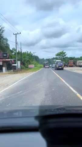 Jika selera mu tinggi pastikan dirimu setara🤭🤭 bercanda ya 🙏🏼🙏🏼 ayo kenala travel ukhti d kejar supir tronton🤣🤣#traveltiktok #driver #fyp #lintastimur #masukberanda @Mr.Ojan21 @Fazarahaulia 