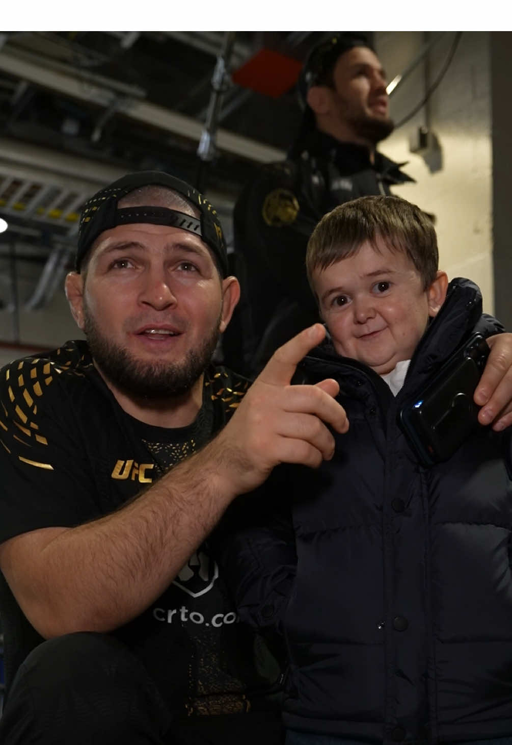 🗣️ Хабиб и Хасбик поделились впечатлениями от боя Махачева на #UFC322 #UFC  