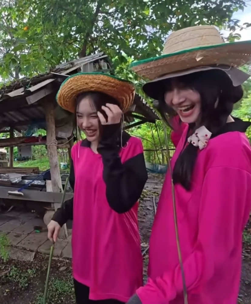 coi cái vlog hết 2h rưỡi mà không hiểu cái gì hết, chỉ biết coi con rể giữ của mà cười tít mắt 55555  @mable_siriwalee @ปอจอชอบกินเคบับ #blejie #clairebell 