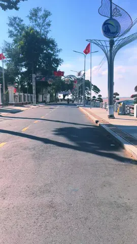 Cảm nhận không khí se se lạnh đi. Mở thêm nhạc Tết rồi suy ngẫm về túi tiền nữa là hết bài luôn😂❤️#fyp #xh 