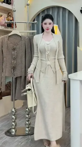 Sét áo tay dài cổ V đính hoa phối chân váy nữ #setdonu #setnu #phoidodep #thoitrangnu #xuhuongtiktok 