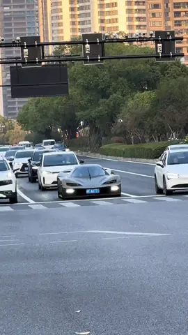 Trên phố Hàng Châu bất ngờ xuất hiện chiếc KTM GT XR, xe thực trông như tàu vũ trụ vậy, thực sự quá ngầu! #ktmxbowgtxr 