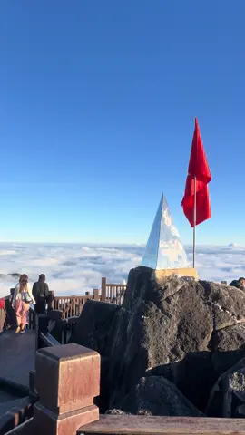 Đỉnh Fansipan vào 1 ngày nắng đẹp rạng ngời 🇻🇳🇻🇳🇻🇳 #sapa #nocnhadongduong #fansipan 