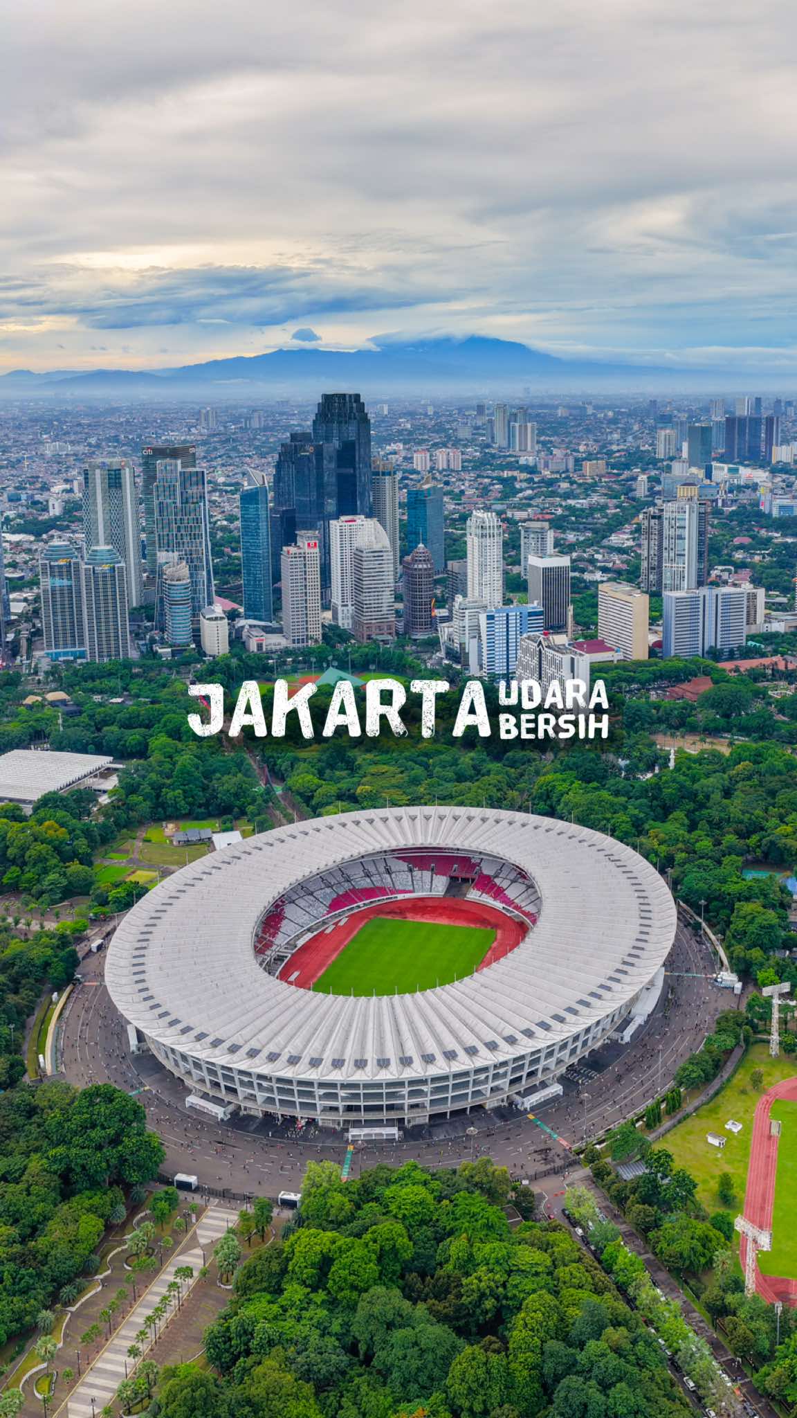 Jakarta Dalam Versi Terbaiknya, langit Bersih + gunung Terlihat 🍃⛰️🇮🇩 🔘 🔘 🔘 📍🌐 Jakarta 🎥 dji Mavic 4 Pro . . . #aerial #aerialview #jakarta #dji #djiindonesia 