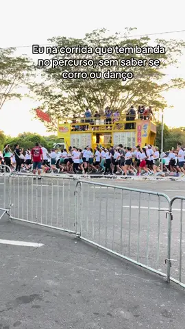 Toda corrida uma coisa nova 🤣🤣🤣 #corridaderua #Running 