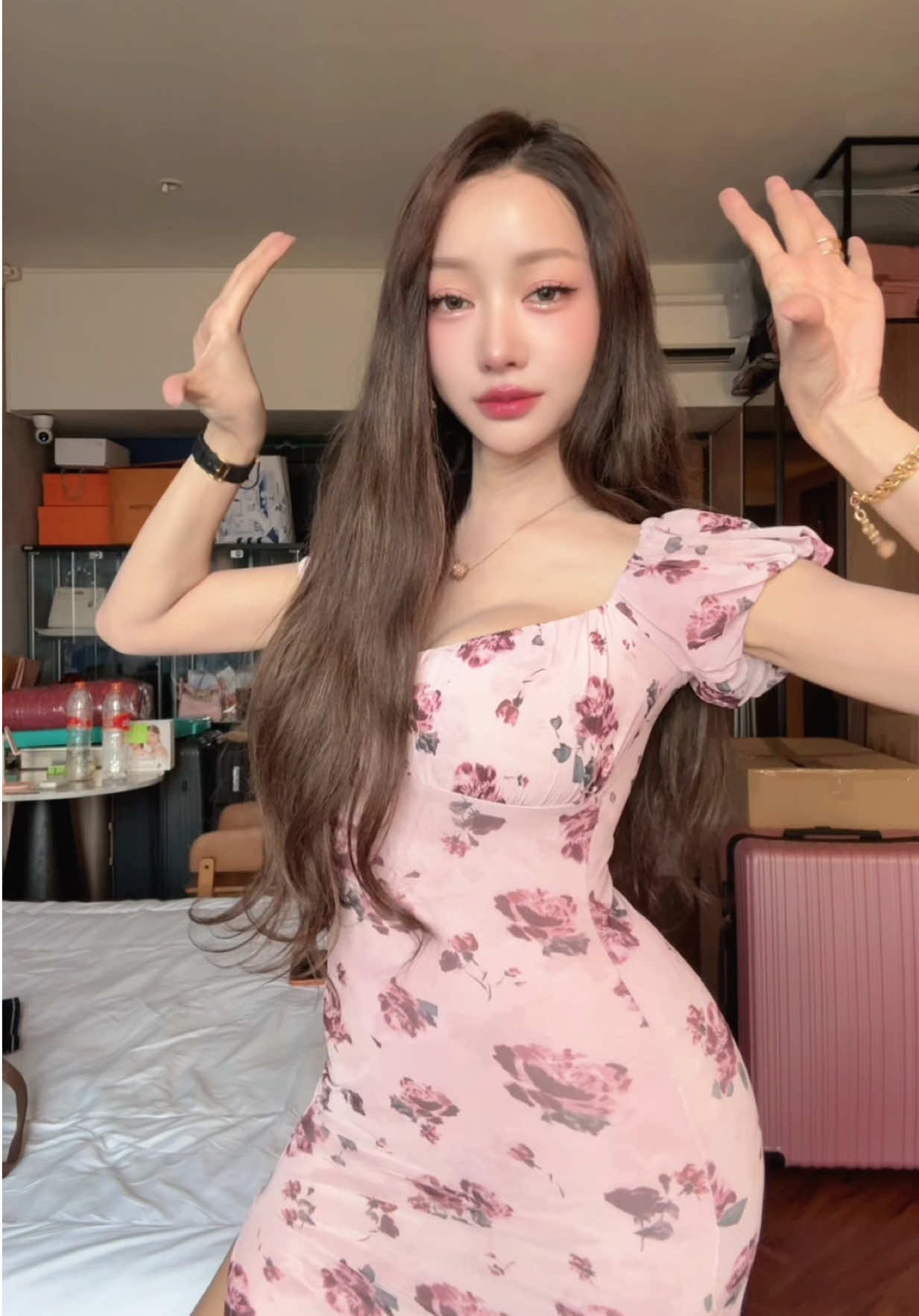 Hello @TYLA ... #tyla #chaneltyla #trenddancechallengechaneltyla #lucintaluna 