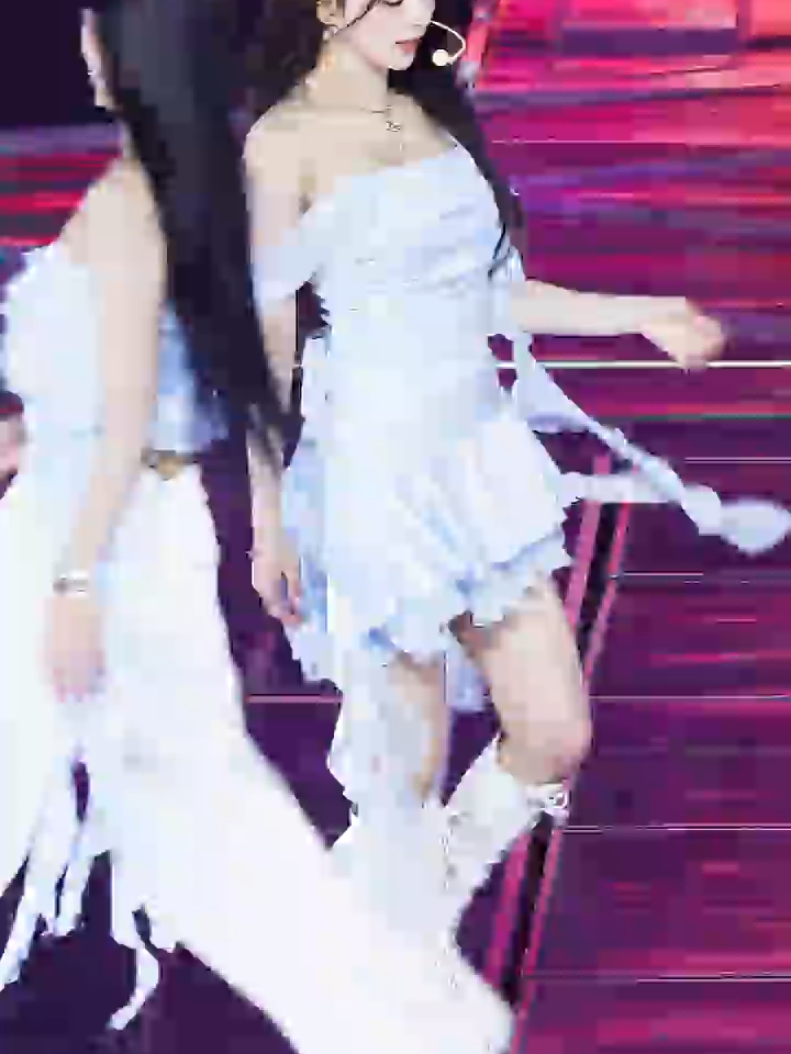 계속 내려가는 나경이의 어깨끈