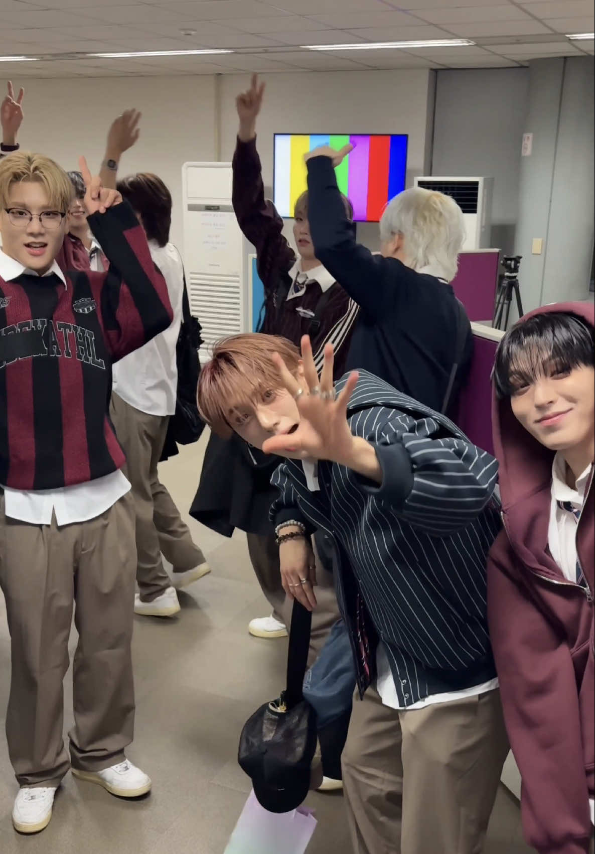 인기가요 퇴근했닼📚 #다크비 #DKB #Emotion #Irony 