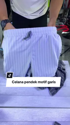 Mumpung harga perkenalan celana pendek santai motif garis premium harganya masih murah, silahkan klik keranjang #celanapendek #celanasantai #celanapantai #celanamurah #celanarumah 