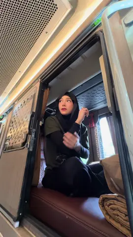 Mau mulai safar.. keliling indonesia nonton @DANYANG WINGIT JUMAT KLIWON  akan lebih banyak waktu di bus @Juragan99Trans .. jadi belajar tayamum biar shalat ga ketinggalan kalau lg dijalan darat .. Alhamdulillah bus nya nyaman bgt 🥰 makasiih @Shandypurnamasary mas Gilang.. 🙏 #celine #celineevangelista #danyangwingit #danyangwingitjumatkliwon #fyp #fy #wayangkulit #juragan99trans 