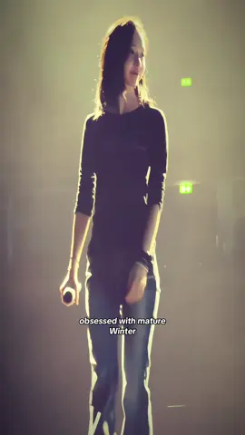 i wonder how crazy pretty she’d look with braces in the second photo😩 #winteraespa #kimminjeong #winter #aespa 