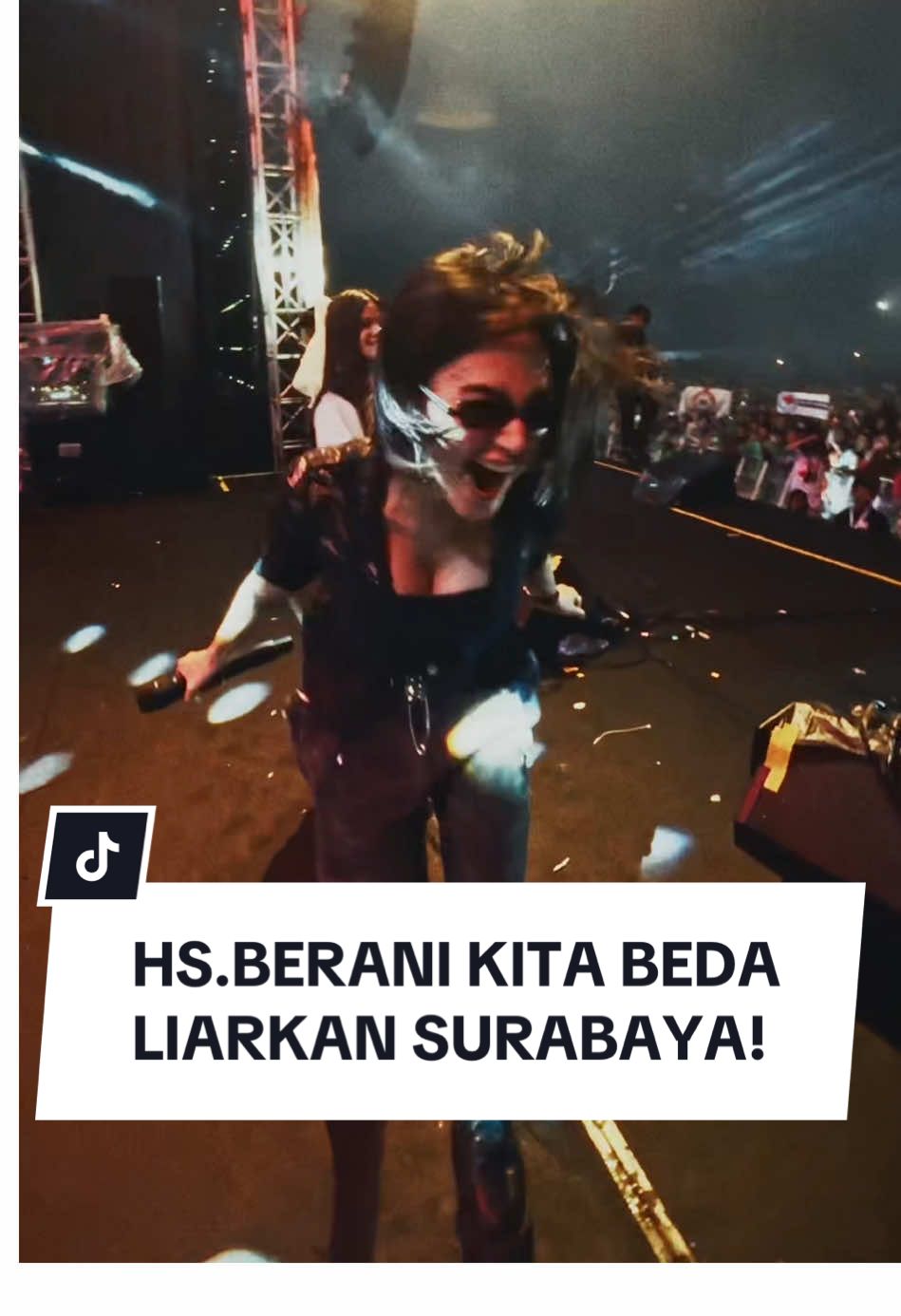 Antara aku kamu dan arlida di keliaRRan malam Surabaya 🌊🌊🌊🌊🔥🔥🔥🔥 Matur suwun Rek! #RebellionRose #akukamudansamudra #arlidaputri #rebelliondate #hsberanikitabeda 