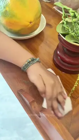 Chất liệu khăn mềm nhẹ nhàng làm sạch các vật phẩm thờ cúng, tráh bụi vải và trầy xước. Sản phẩm dùng trực tiếp 1 lần.