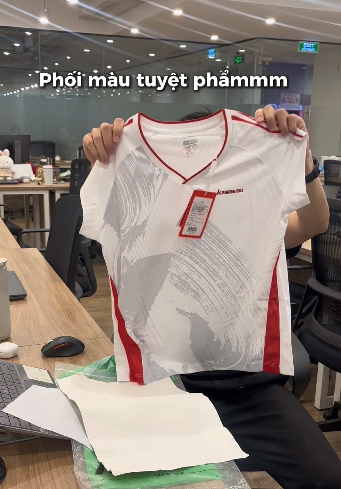 Chiếc áo vừa chất lượng vải tốt, vừa có form đẹp, phối màu xinh mà mình từng mua cho bạn gái! #Kawasaki #badmintonwear #C2017sportswear #duthutulam 