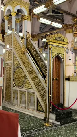 (Raudhah) 🕌💚🤲🏻 Ya…Raudhah di dalam Masjid Nabawi, Madinah sering disebut sebagai taman surga di bumi karena hadis Nabi Muhammad SAW yang menyebutkan bahwa area tersebut adalah 