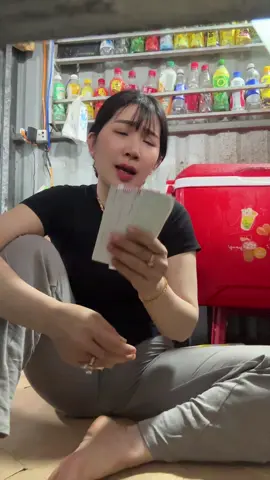 Vé số thì thiệt mà mua không đúng số chiều nào cũng vò vé số 