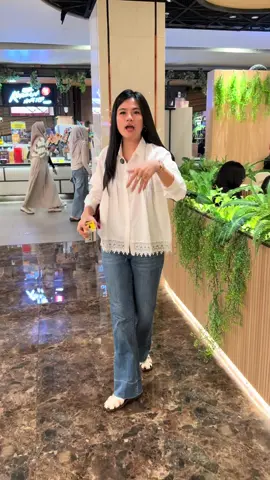 Kemeja simple tapi cantik dipake😍 #debbynatalia 