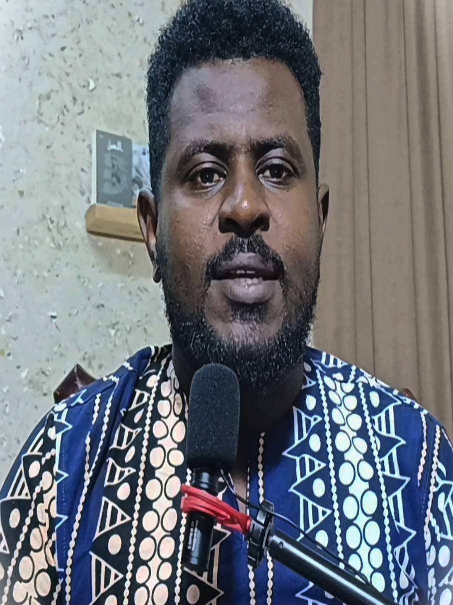 الساير عطية والمقيم حيماد والدخان البتلتل راشد الولاد... جملة بنسمعها كتير… بس شنو قصتها؟ وكيف اتطورت  لحرب تشبه حرب البسوس في الجاهلية؟ 👇 شوف الفيديو… وقول لينا: أول مرة تعرف القصة؟ ولا سامعها من زمان؟ #الرواية_الأخرى #احمد_ود_اشتياق