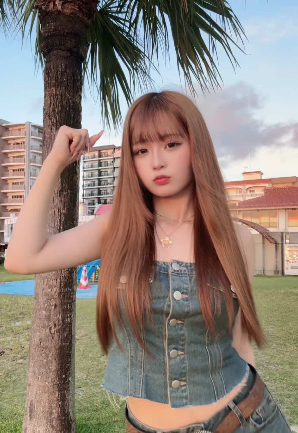 次髪の毛明るくするなら高校卒業してからかな🥺金髪とかしてみたいな