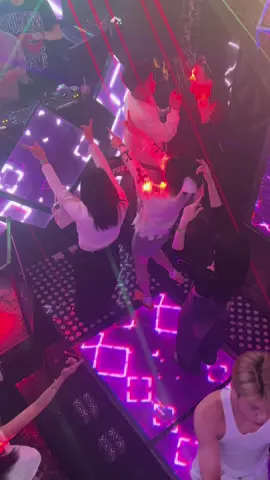 Ai bảo đi bar là hư ... lên bar lắc lư vui vẻ lành mạnh thế này cơ mà 👍👍👏👏 #79booking #79club #79phuongdongosaka #79bar #osaka 